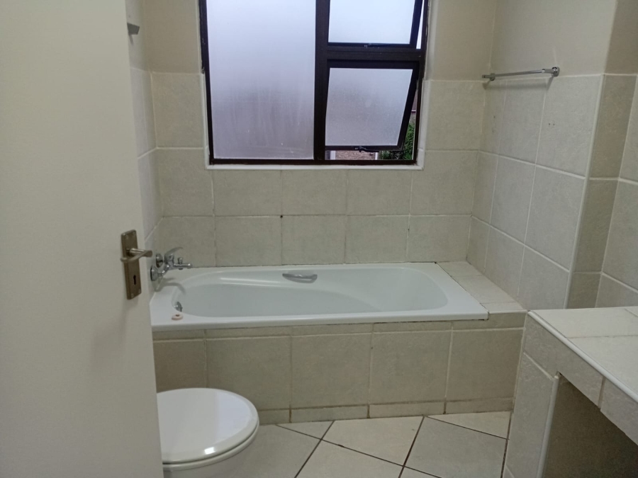 To Let 3 Bedroom Property for Rent in Abbotsford Eastern Cape